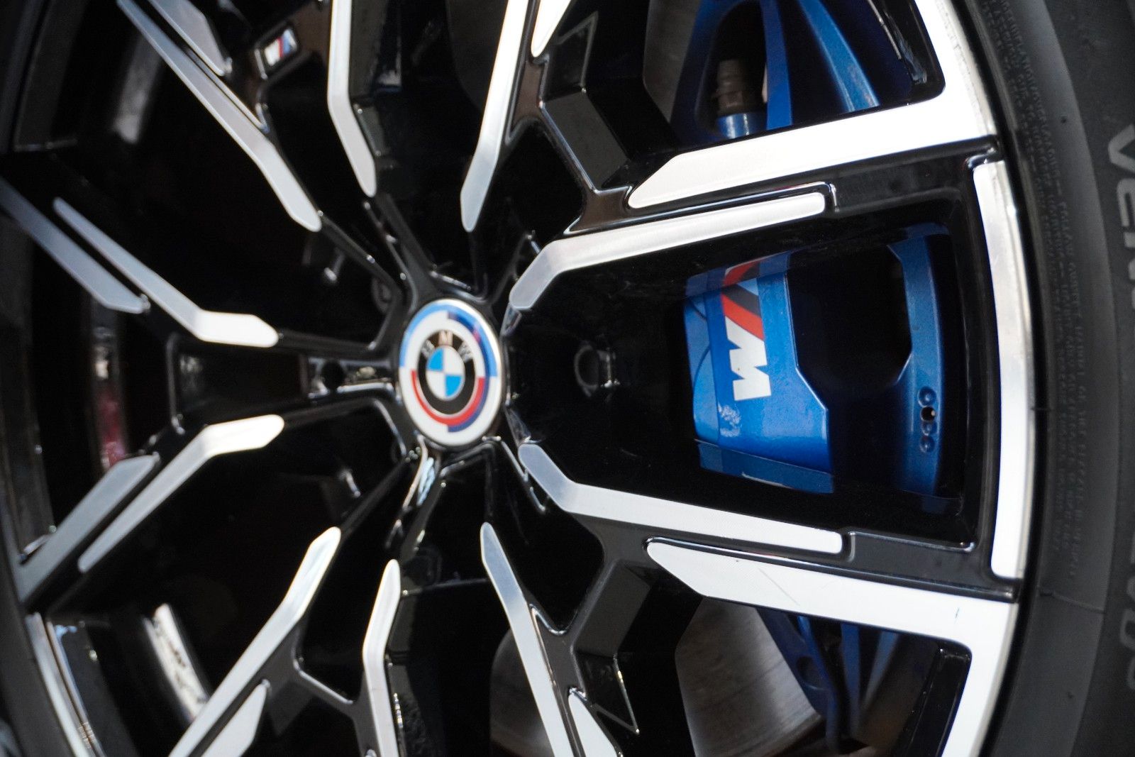 Fahrzeugabbildung BMW i4 Gran Coupe 40 eDrive M-SPORT NAVI/LED/360°/SH