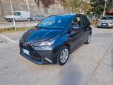 Toyota Aygo 5 Porte Aygo 5p 1.0 x-business - Toyota mit Benzin-Antrieb: Cabrio