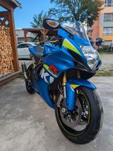 Suzuki GSX R-750 - SUZUKI GSX R 750