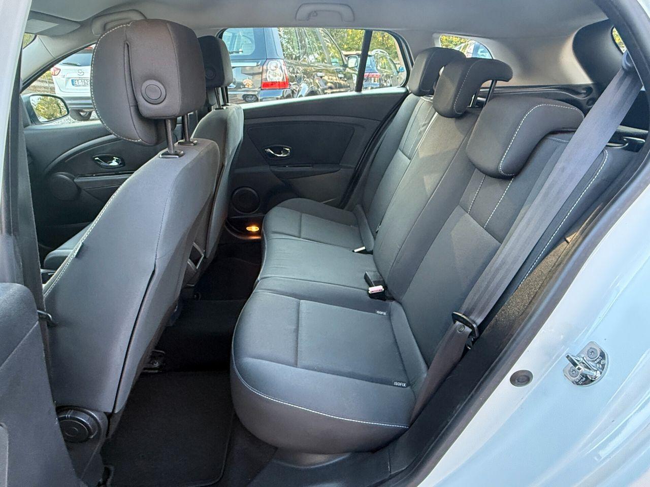 Renault Megane 2011 — photo 12