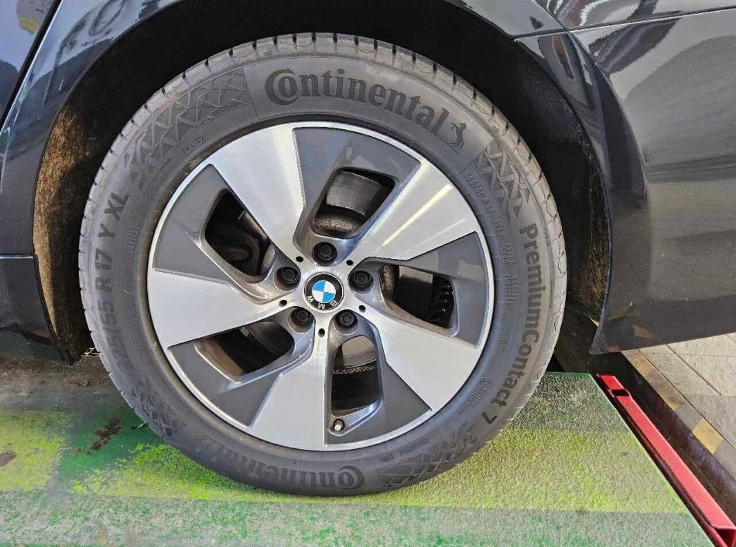 Fahrzeugabbildung BMW 520d T Aut LED/NAVI/ACC/SHZ/VIRTU/RFK/AHK/8Fa