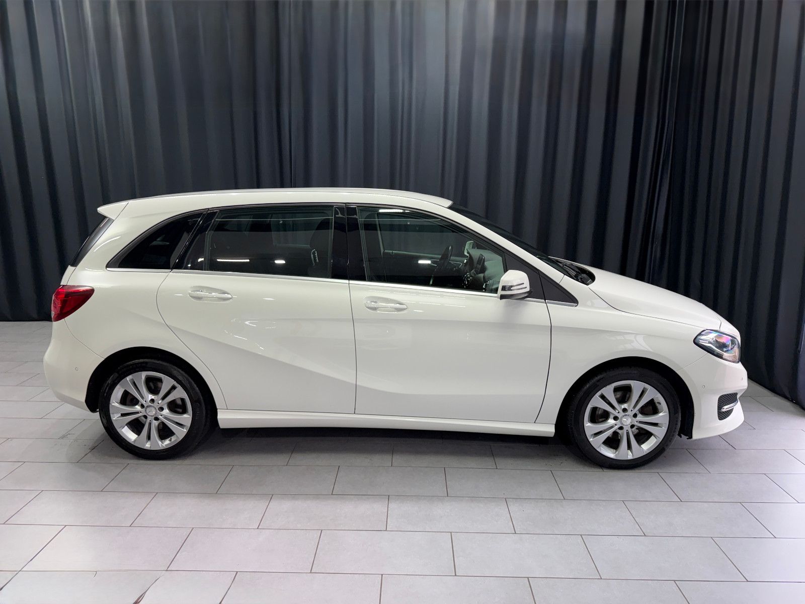 Fahrzeugabbildung Mercedes-Benz B 220 CDI |AUTOMATIK|NAVI|RF-CAM|LEDER
