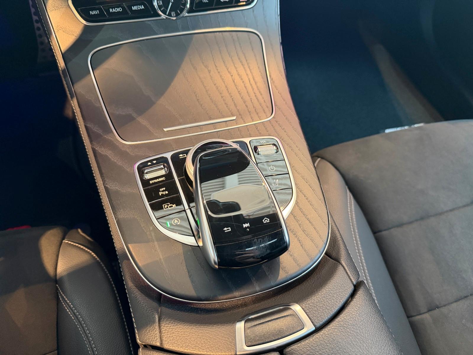 Mercedes-Benz E 220 d 4Matic T 9G  AMG Line *LED*Virtual*Navi*
