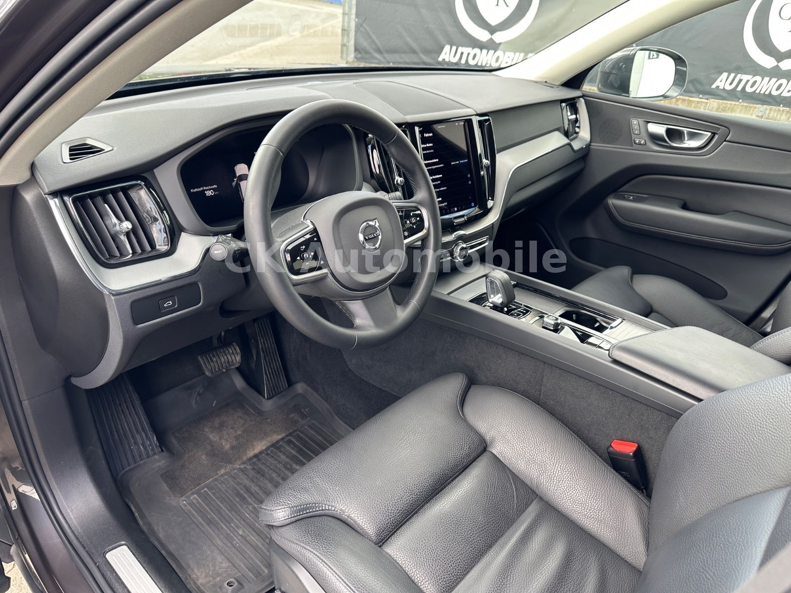 Fahrzeugabbildung Volvo XC60 B4 Plus Bright 2WD/Navi/Leder/Kam/LED/AHK