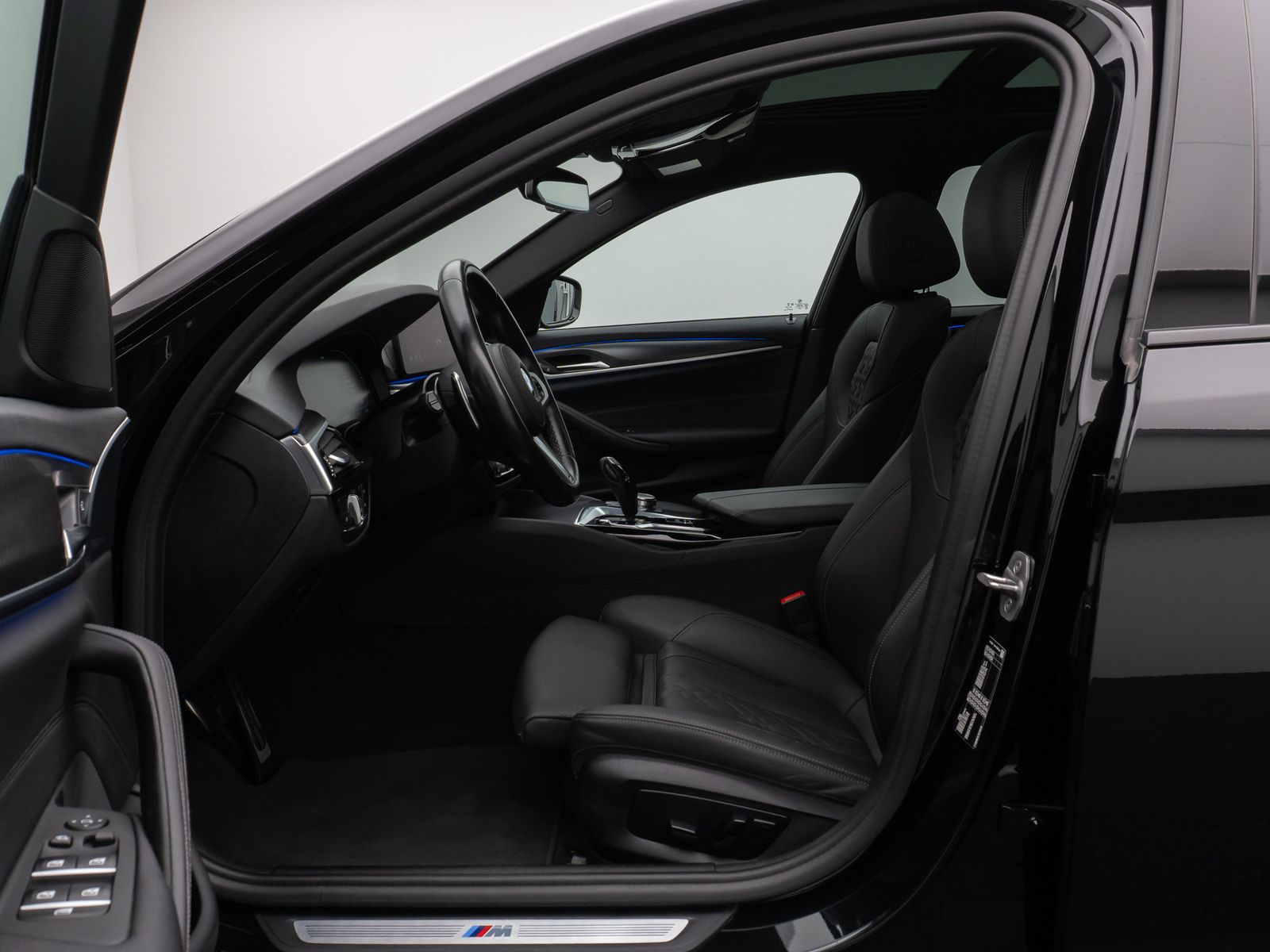 Fahrzeugabbildung BMW 530d M Sport Panorama Kamera Laser HUD DAB HiFi