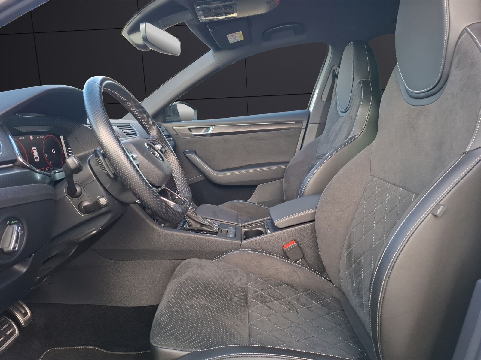 Fahrzeugabbildung SKODA Superb Combi TDI Sportline DSG Matrix Navi AID A