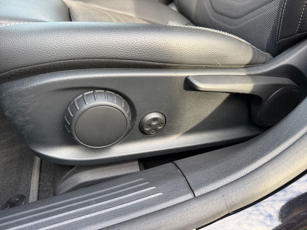 Fahrzeugabbildung Mercedes-Benz A 180 NIGHT+MULTIBEAM+KAMERA+SITZKOMFORT+