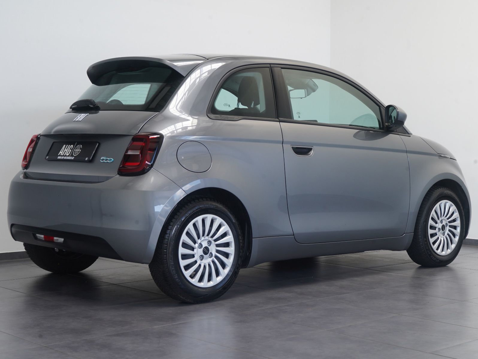 Fahrzeugabbildung Fiat 500e 87KW/42kWh/DC-LADEN/CARPLAY/DAB/SOH
