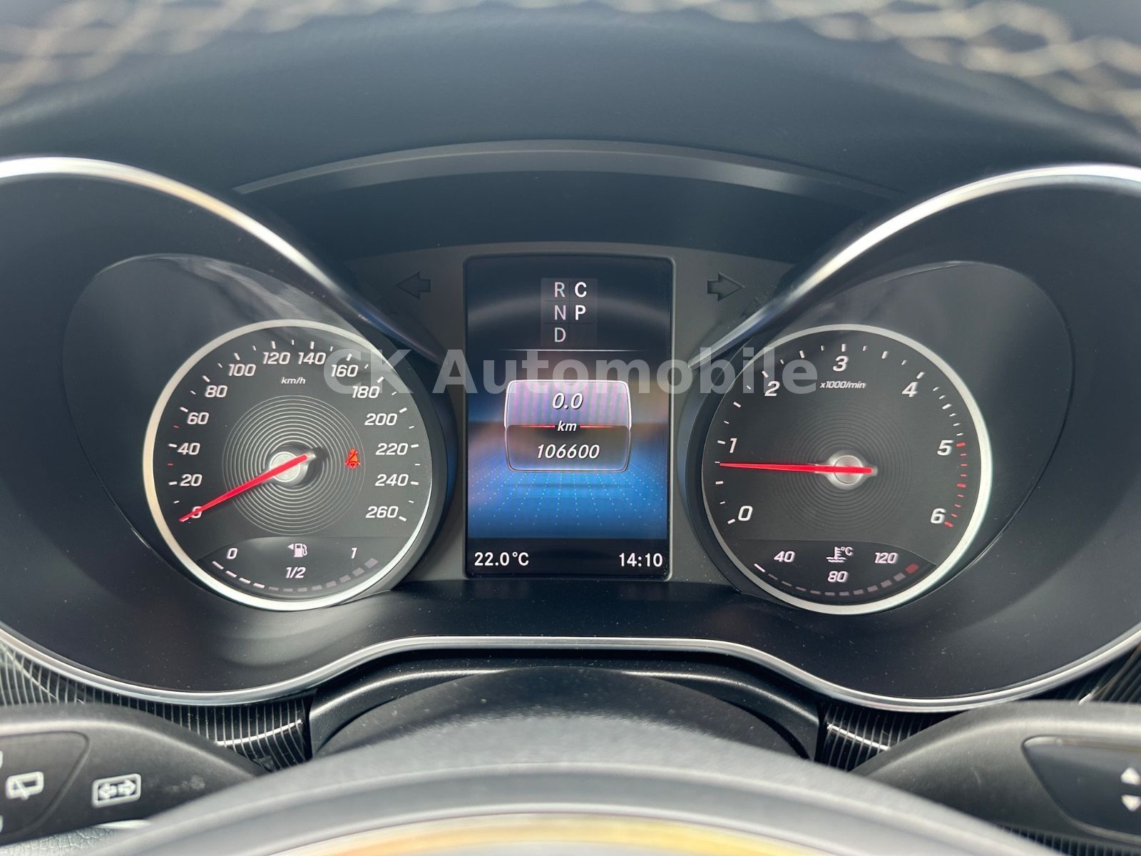Fahrzeugabbildung Mercedes-Benz V 250d Edition 4MATIC Kompakt AMG-Line / 6 Sitze