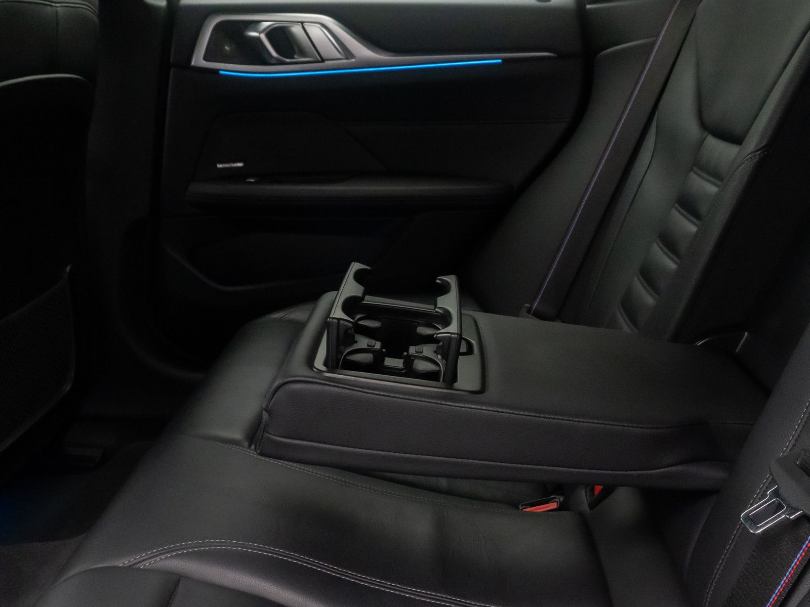 Fahrzeugabbildung BMW i4 eD40 Gran Coupe M Sport 360°HUD H/K Laser DAB