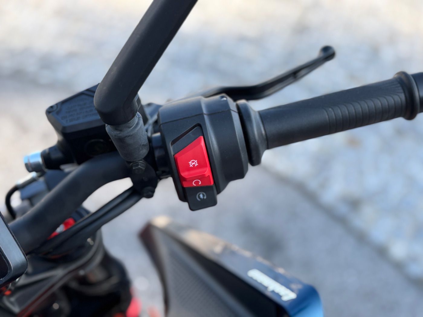 Fahrzeugabbildung KTM 390 Duke Modell 2025 Quickshifter+ mit Sturzbüge