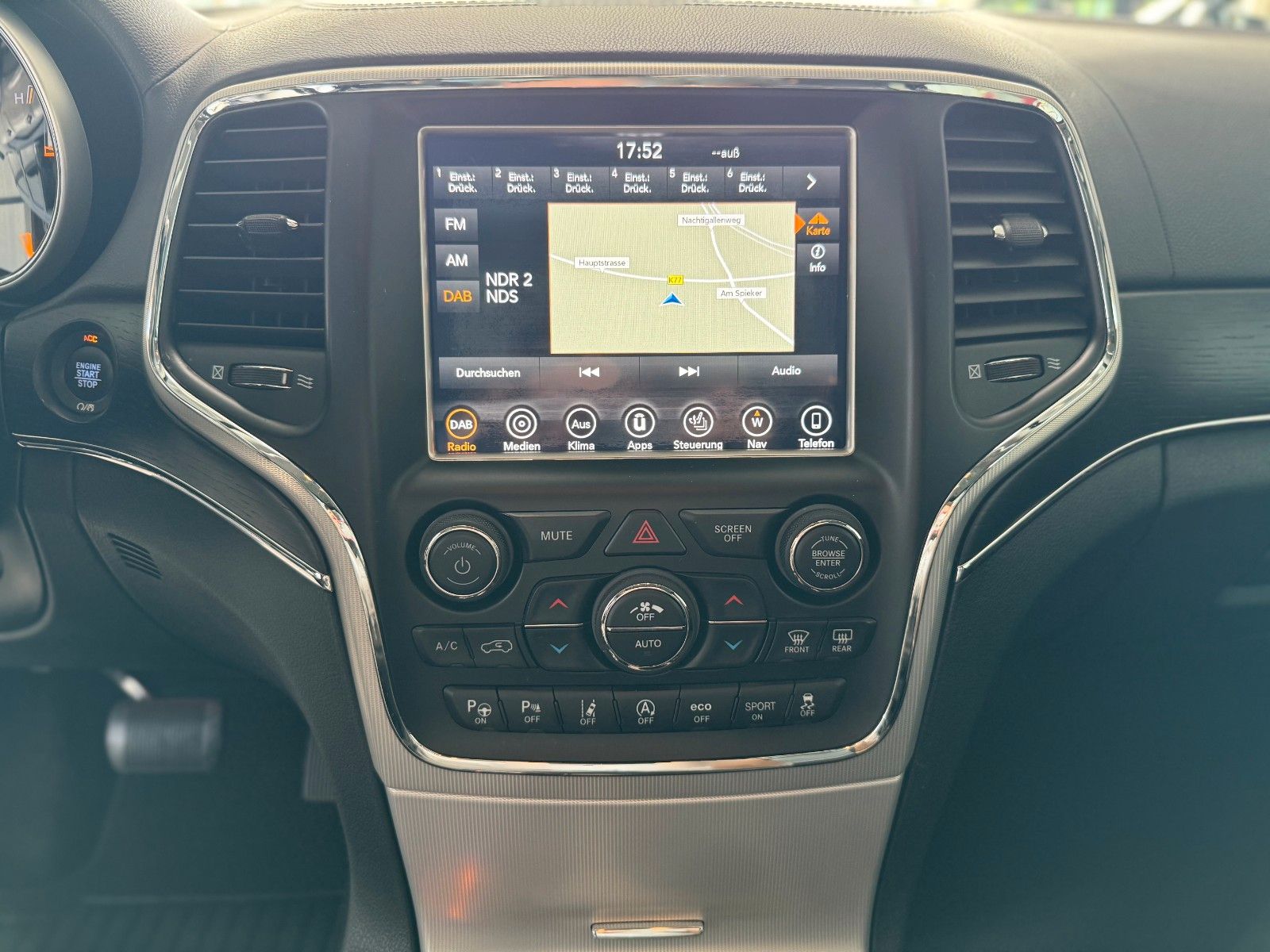 Fahrzeugabbildung Jeep Grand Cherokee 3.0 CRD Summit AHK Luft Pano