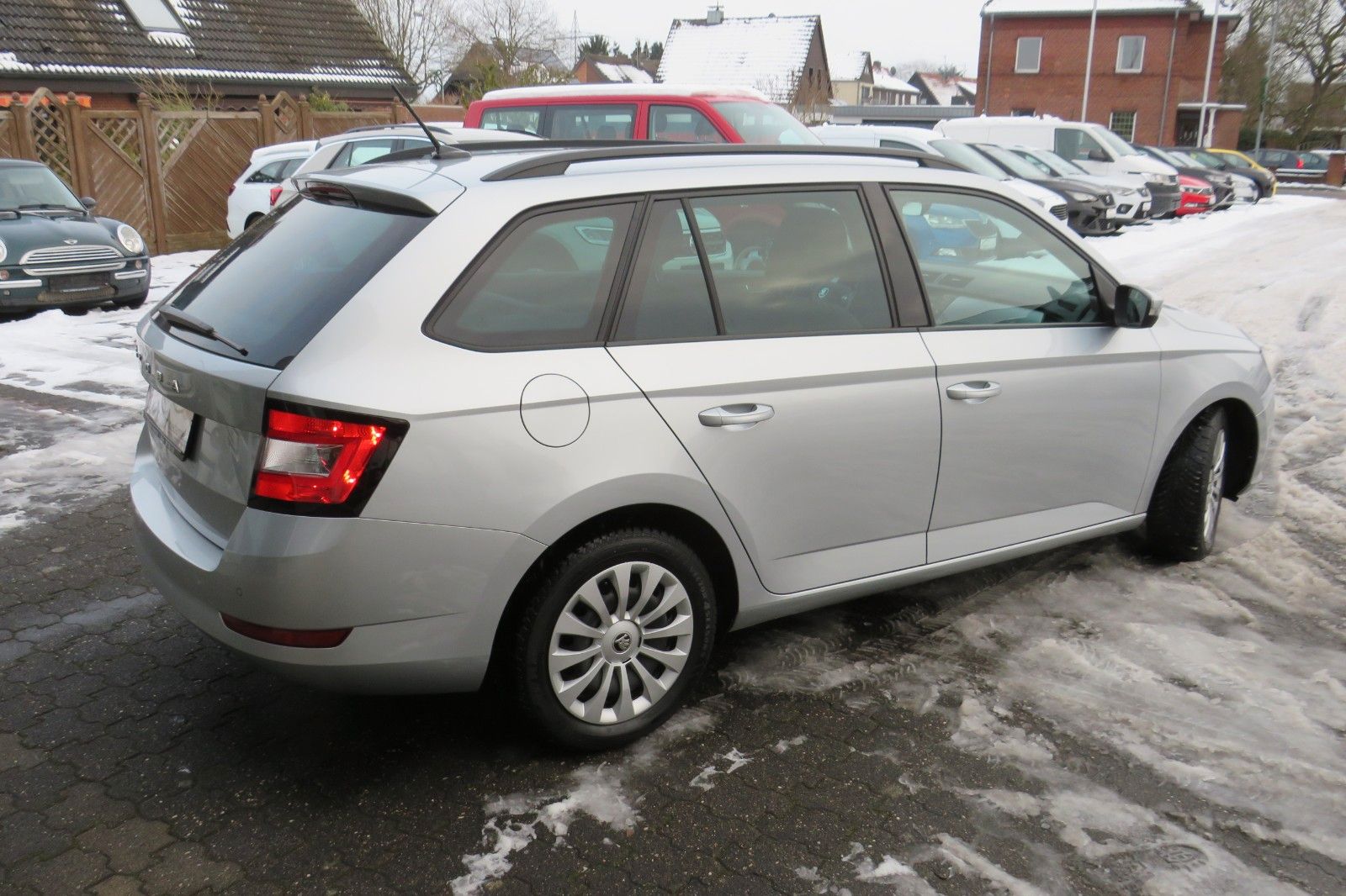 Fahrzeugabbildung SKODA Fabia Combi Ambition SITZH. GJ GRA PDC APP 1.H