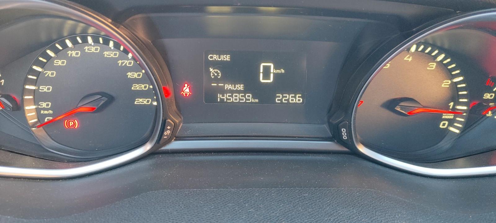 Peugeot 308 2015 — interior