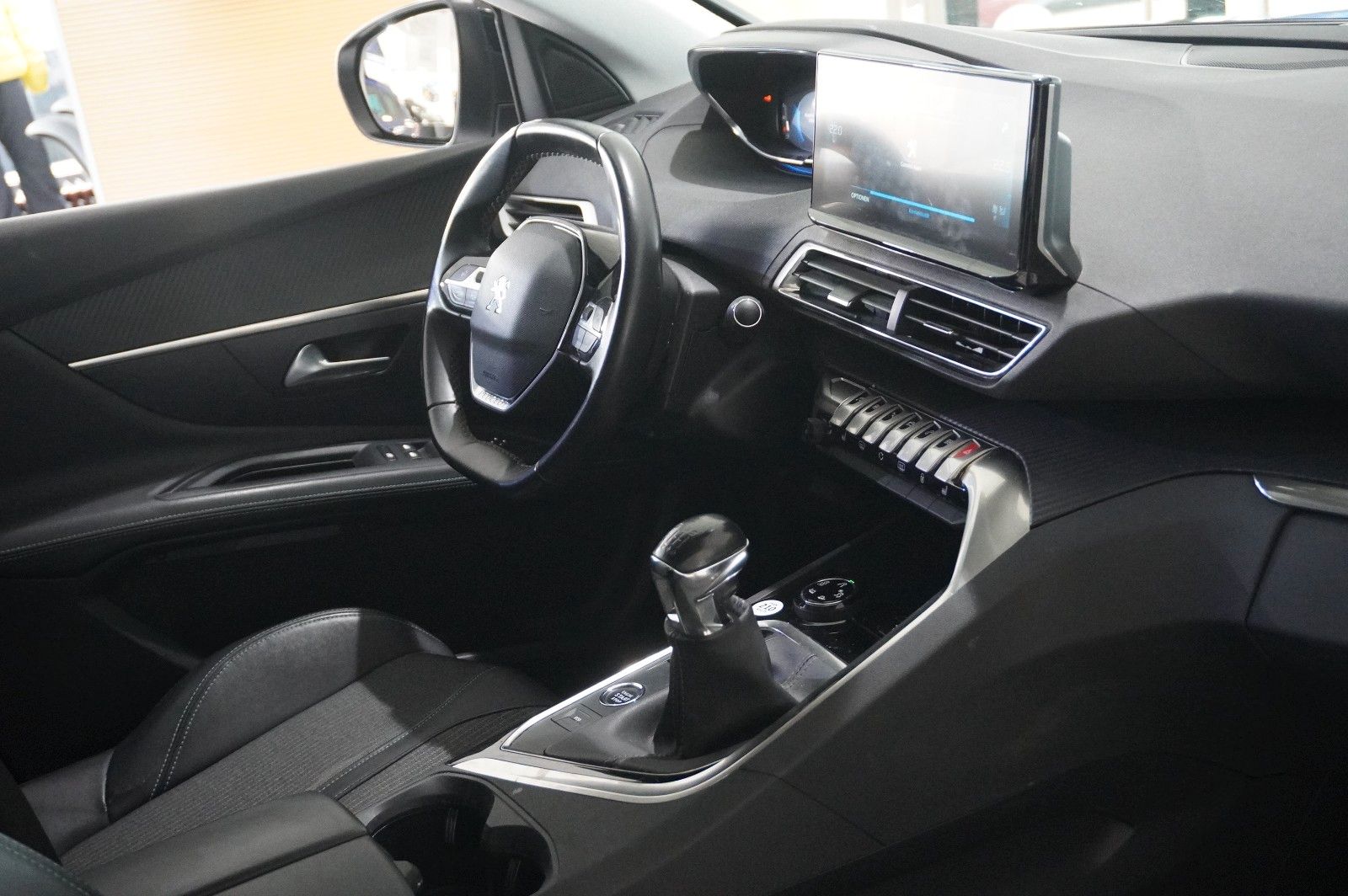 Fahrzeugabbildung Peugeot 3008 1.5D ALLURE NAVI/LED/KAMERA/SPORT/VIRTU/AHK
