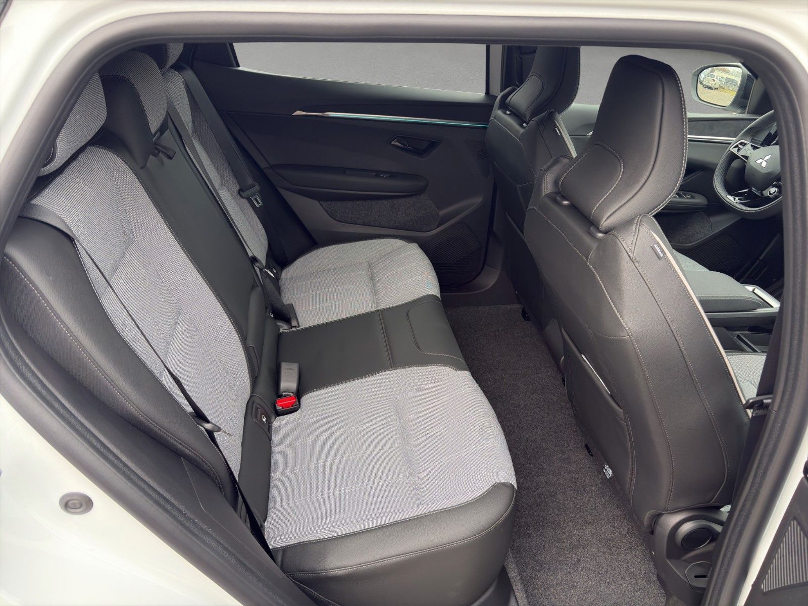 Fahrzeugabbildung Mitsubishi Eclipse Cross Diamant TOP 2Tone 87 kWh (22kW)