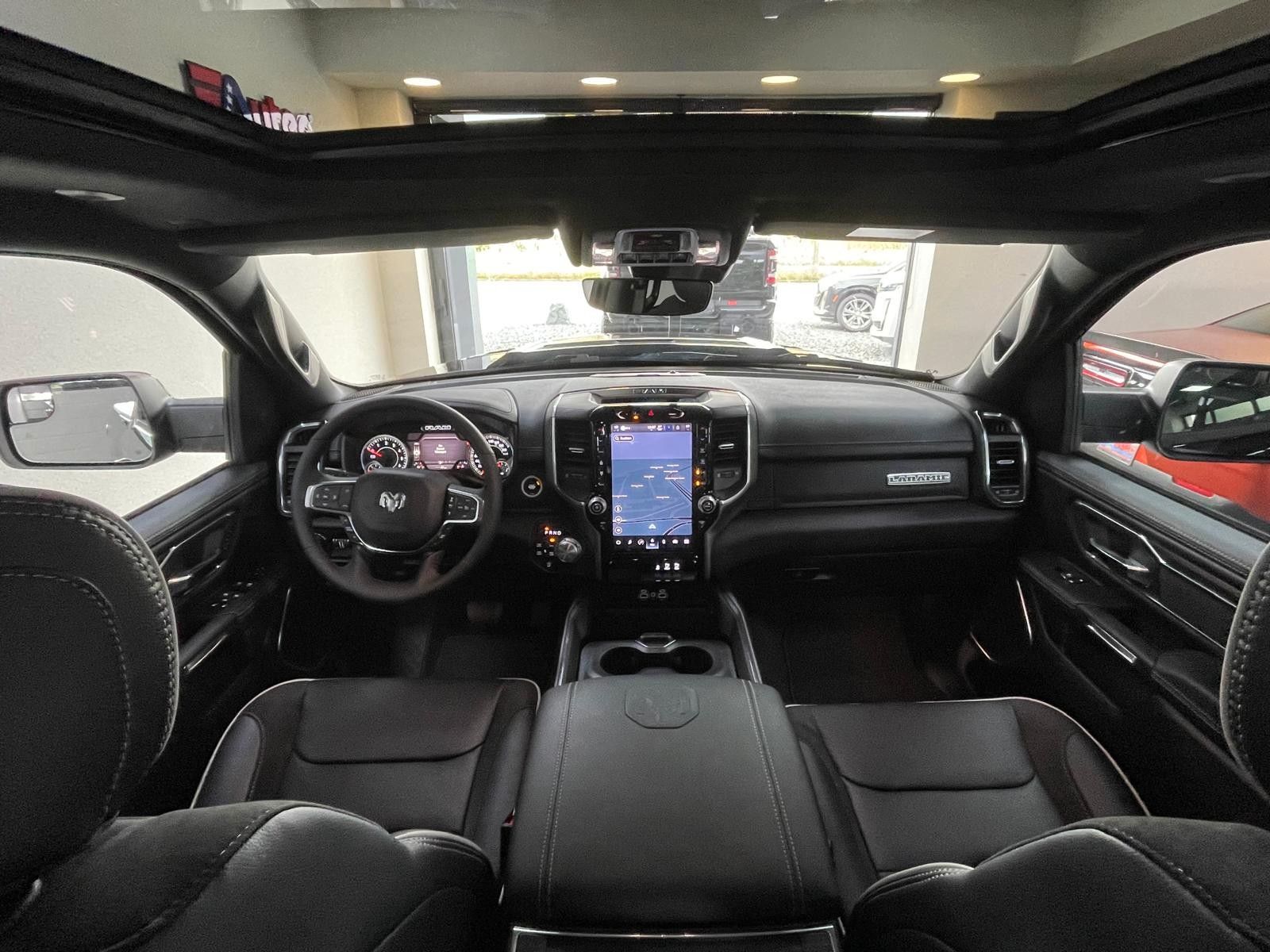 Fahrzeugabbildung Dodge 2025 LARAMIE SPORT 3.0L HURRICANE-BAK REV.-VFW