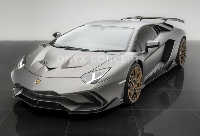 LAMBORGHINI Aventador