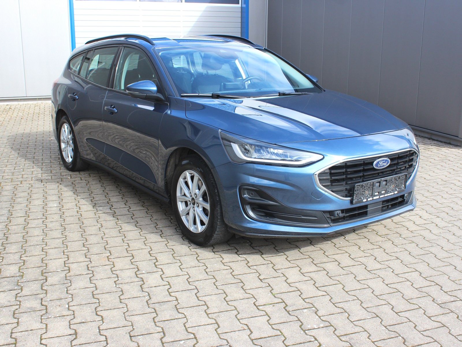 Fahrzeugabbildung Ford Focus Cool & Connect 1,0 EcoBoost Start/Stopp