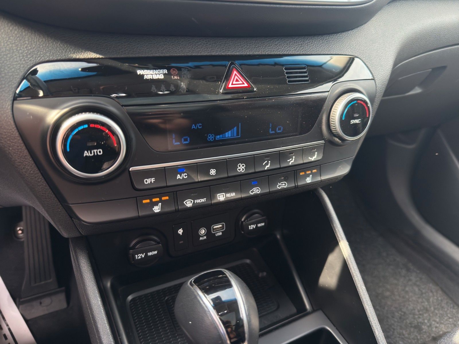 Fahrzeugabbildung Hyundai Tucson 4WD *Pano*Kamera*AHK*LED*Tempo*Carplay*