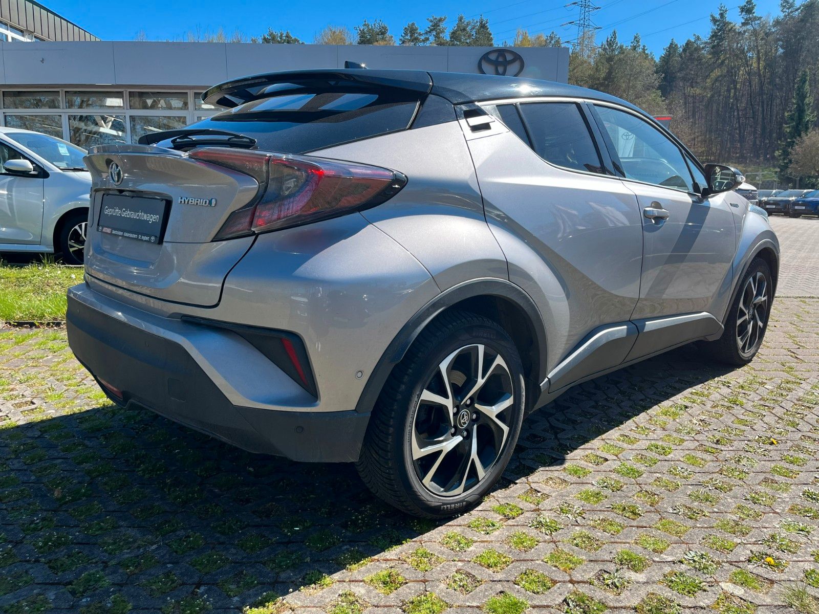 Fahrzeugabbildung Toyota C-HR Hybrid 1,8 Club Automatik inkl. AHK