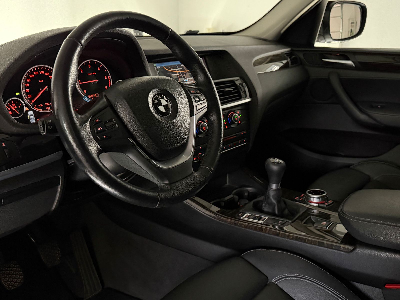 Fahrzeugabbildung BMW X3 sDrive 18 d/XENON/HuD/PANO/AHK/NAVI PROF.