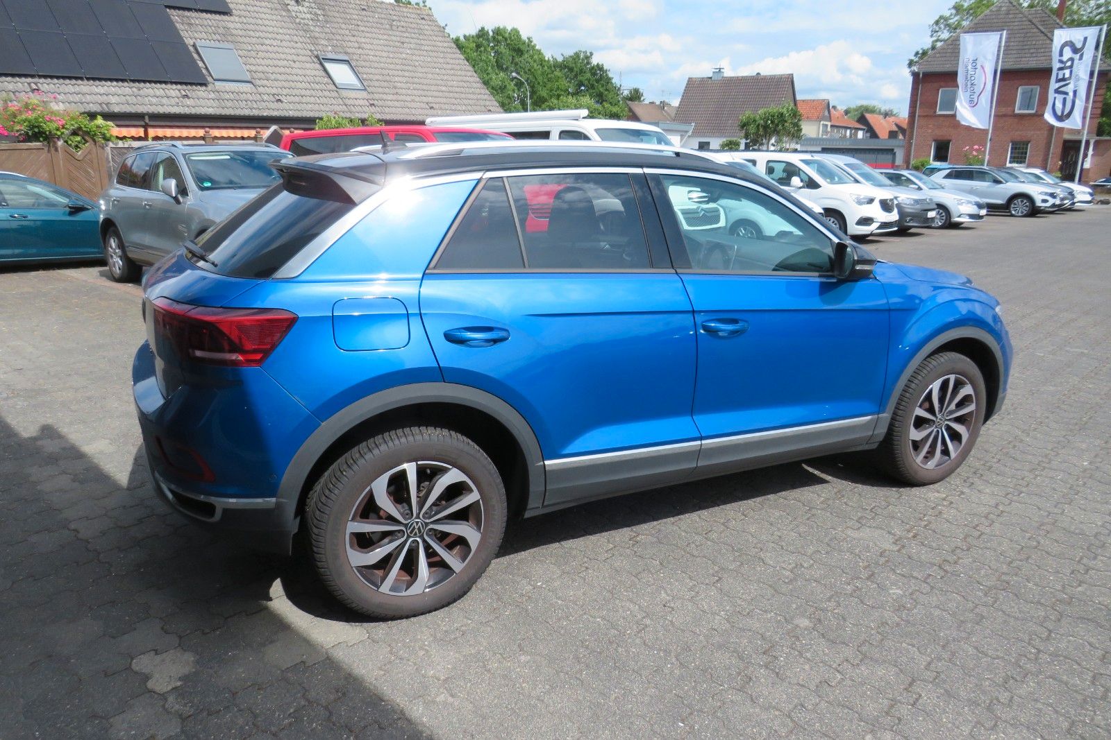 Fahrzeugabbildung Volkswagen T-Roc Style ACC APP MASSAGE SITZH. 17`KAMERA 1.H