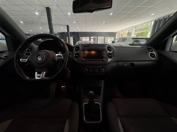 Volkswagen Tiguan - 12