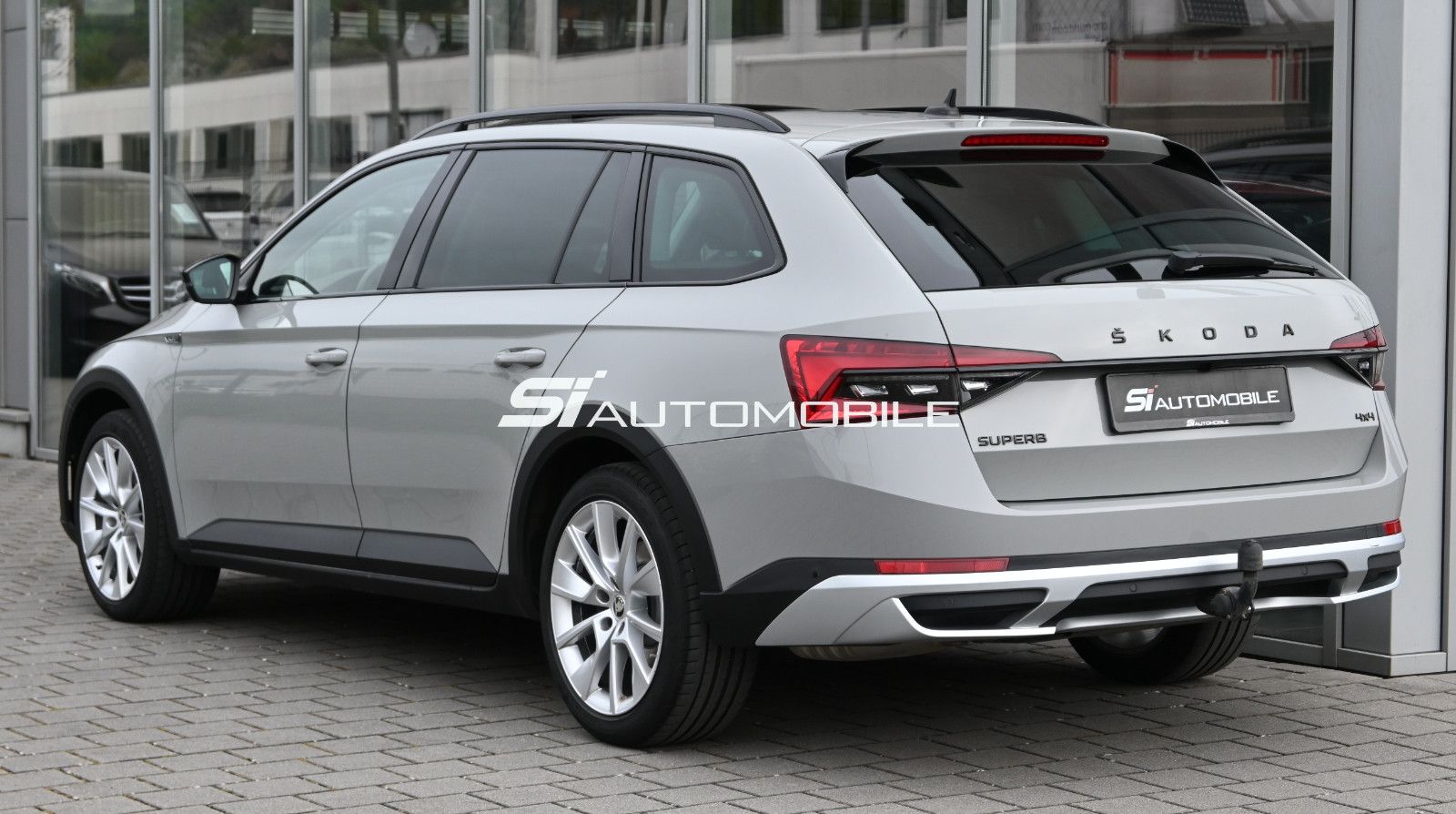Fahrzeugabbildung SKODA Superb 2.0 TDI DSG 4x4 SCOUT Combi °ACC°AHK°STHZ