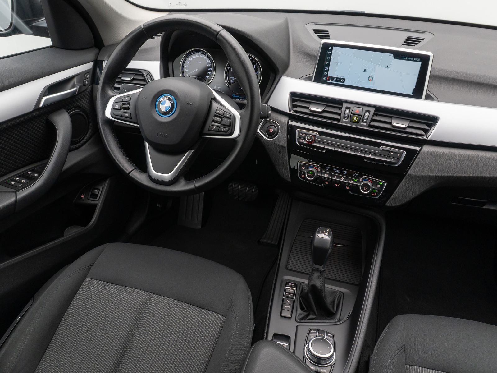 Fahrzeugabbildung BMW X1 xD25e DAB Navi ParkAssist Lordos Geschwindig