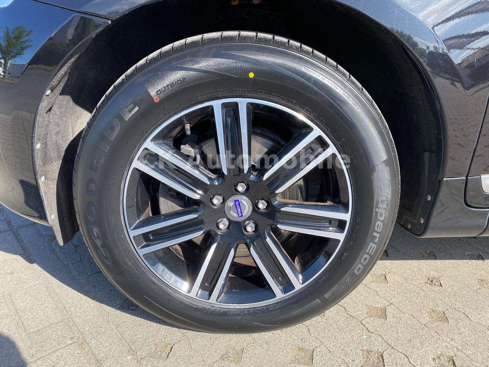 Fahrzeugabbildung Volvo XC60 D3 Summum 2WD/Navi/Leder/Bi-Xenon/PDC/AHK