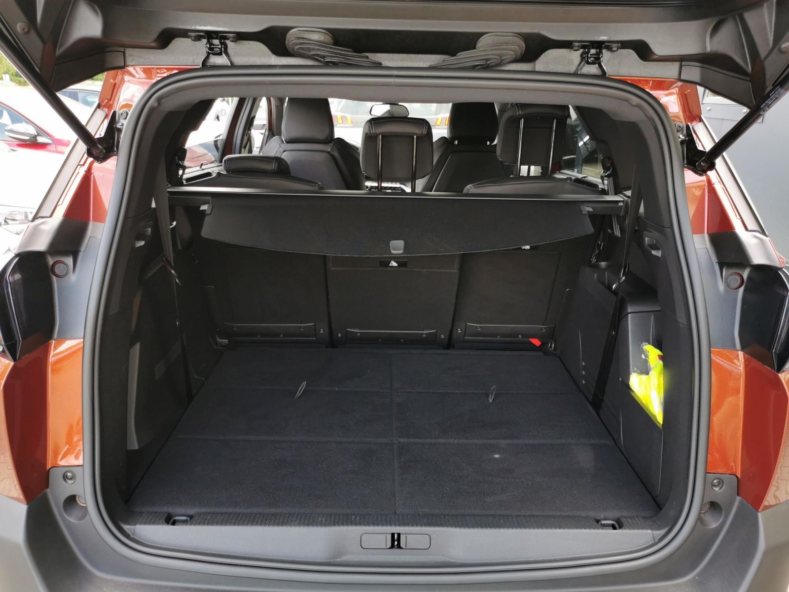 Fahrzeugabbildung Peugeot 5008 1.2 PureTech 130, Allure Pack