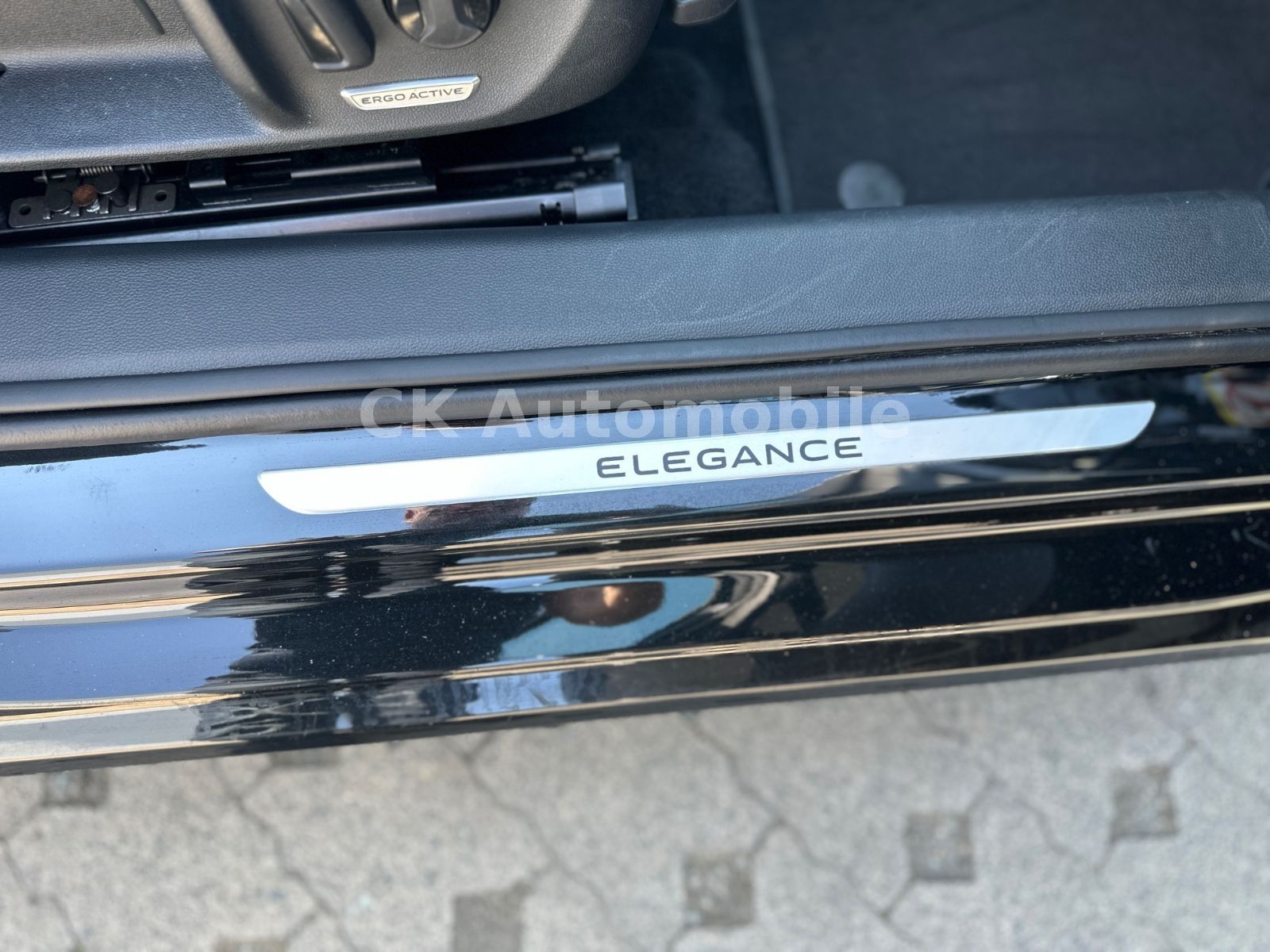 Fahrzeugabbildung Volkswagen Passat Variant 2.0 TDI Elegance/Kamera/ACC/LED