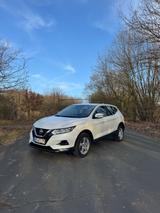 Nissan Qashqai 1.3 DIG-T DCT 160PS Acenta Acenta - Nissan Qashqai mit Benzin-Antrieb: Limousine, Automatik