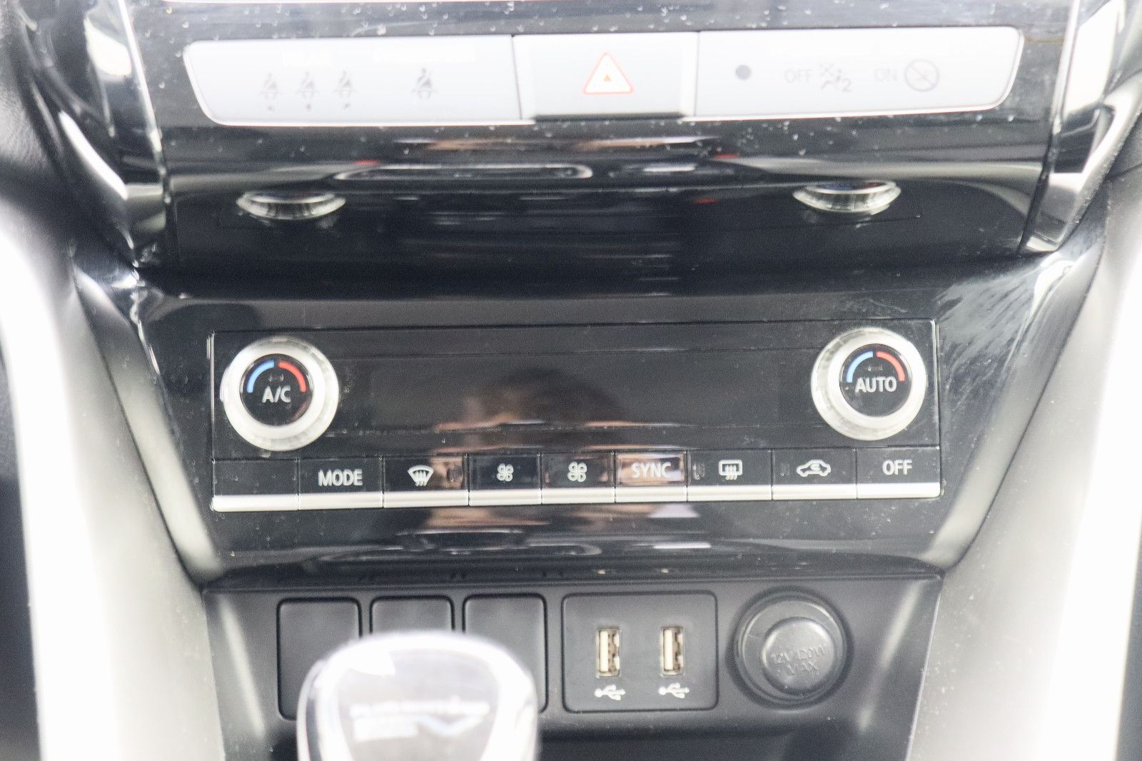 Fahrzeugabbildung Mitsubishi Eclipse Cross 2.4 Basis Hybrid 4WD