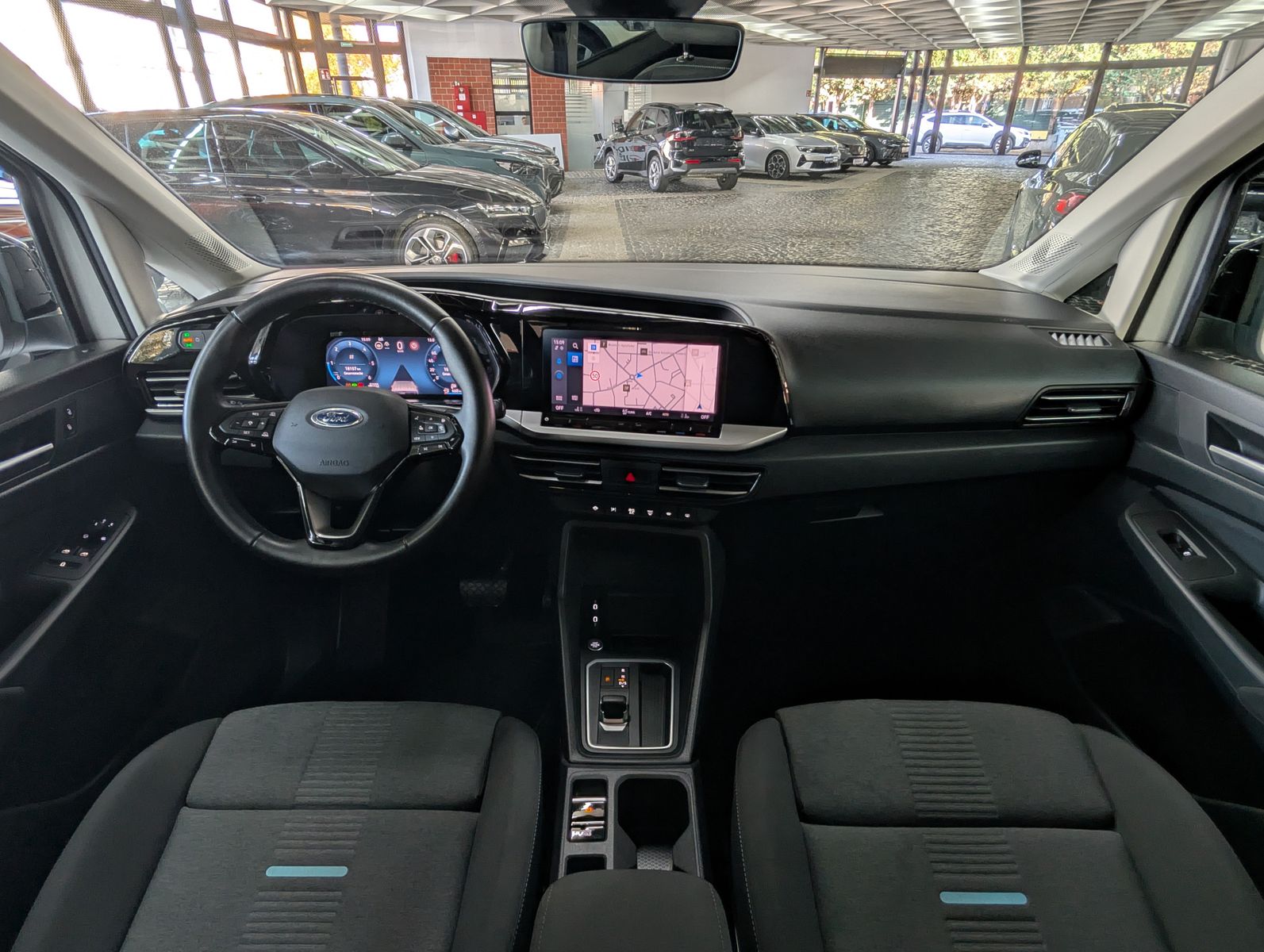 Fahrzeugabbildung Ford Tourneo Connect L2 Active 7-SI Bi-LED PANO AHK K