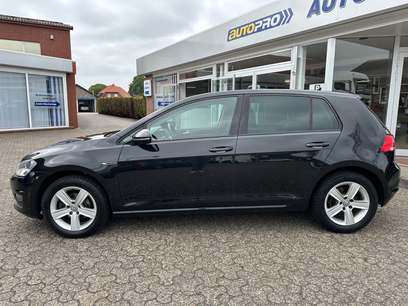 Fahrzeugabbildung Volkswagen Golf VII 1.2 TSI Lounge Navi/SHZG/BT/GRA/GJR