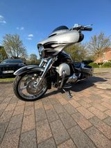 Harley-Davidson Street Glide CVO  - HARLEY-DAVIDSON HAMBURG