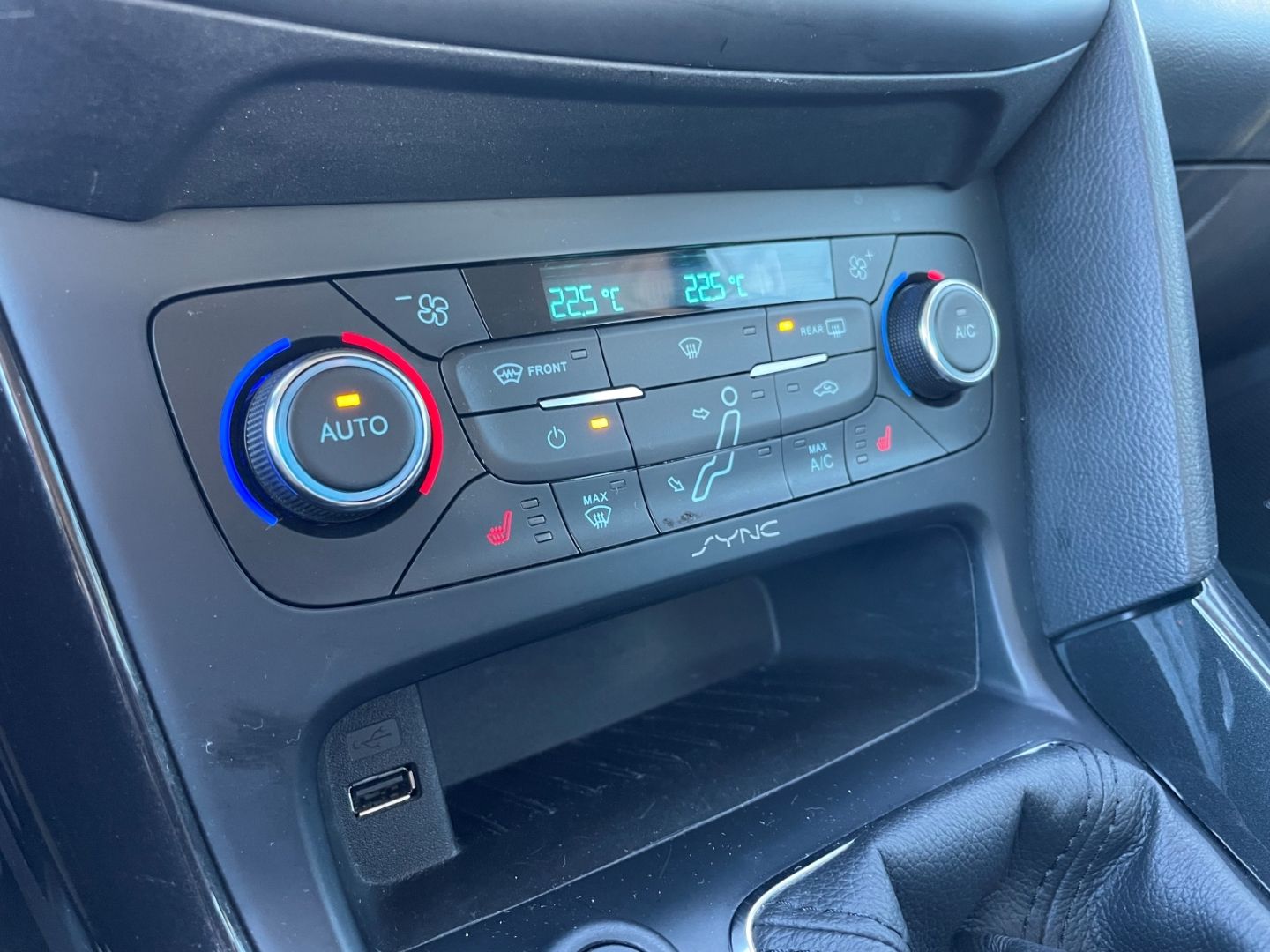 Fahrzeugabbildung Ford Focus totWinkAss Verkehrszeichenerk Bluetooth