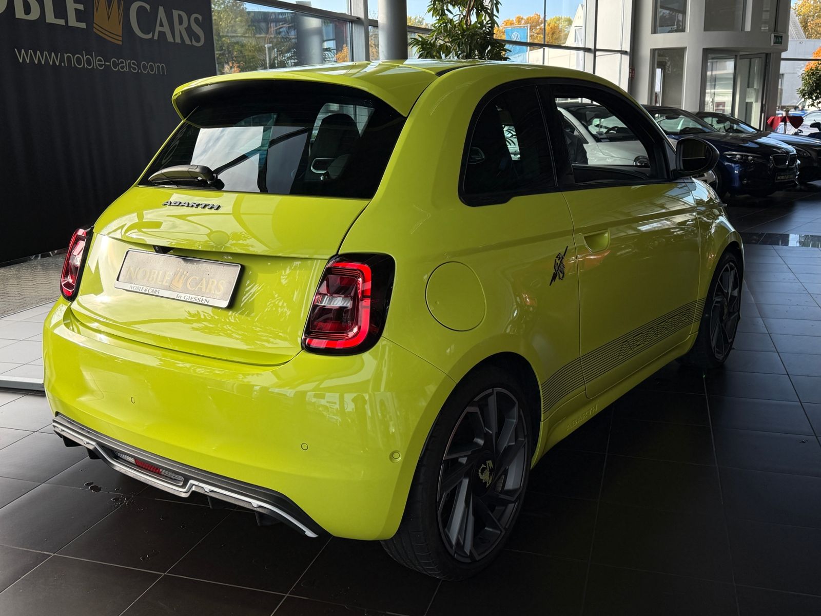 Fahrzeugabbildung Abarth 500e 42kWh Scorpionissima PANO KAM LED