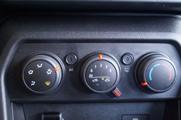 Dacia Logan TCe 90 NAVI-LED-TEMPOMAT-PDC-