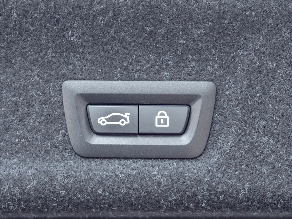 BMW 330 – 32 / 32