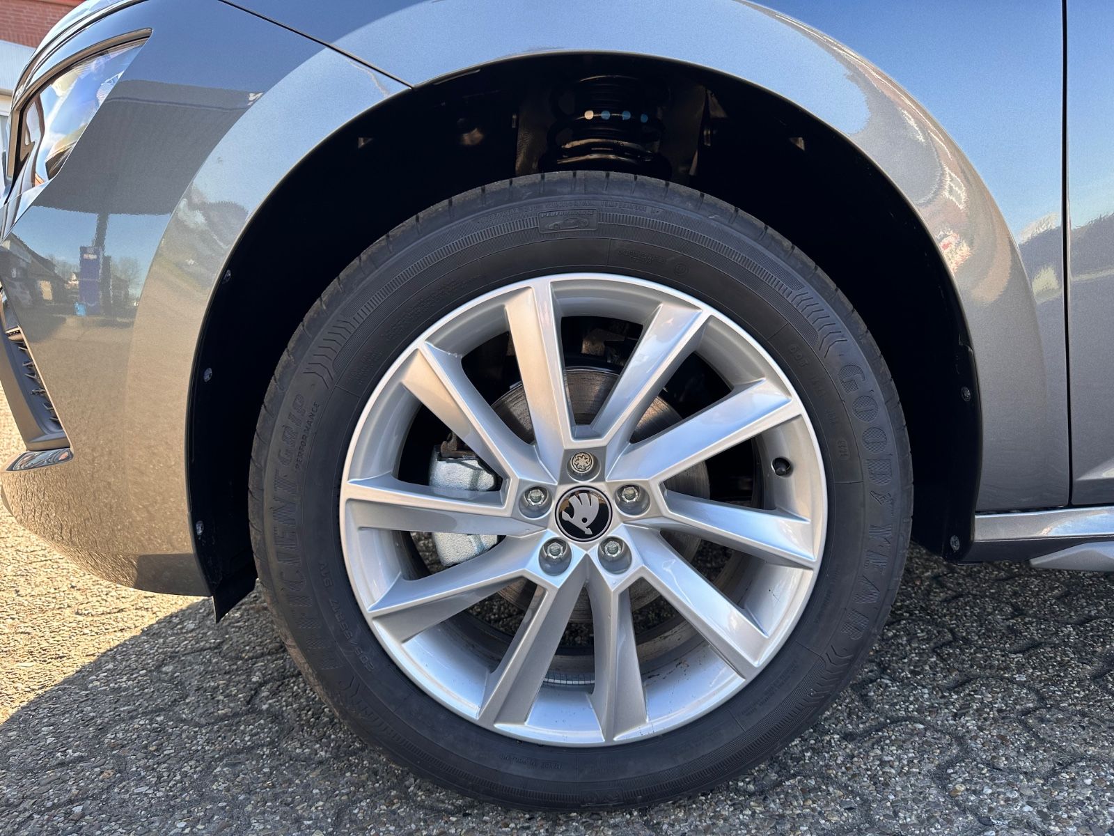 Fahrzeugabbildung SKODA Kamiq Selection 1.0 TSI DSG ACC/LED/PDC/eHeck