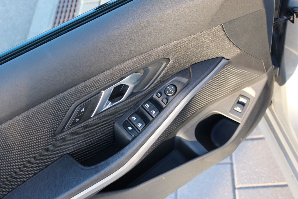 BMW 318d Touring AUT SHZ NAVI PDC LED KLIMAAUT