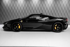 SF90 STRADALE BLACK/BLACK/YELLOW 20&quot; SPORT WHEEL