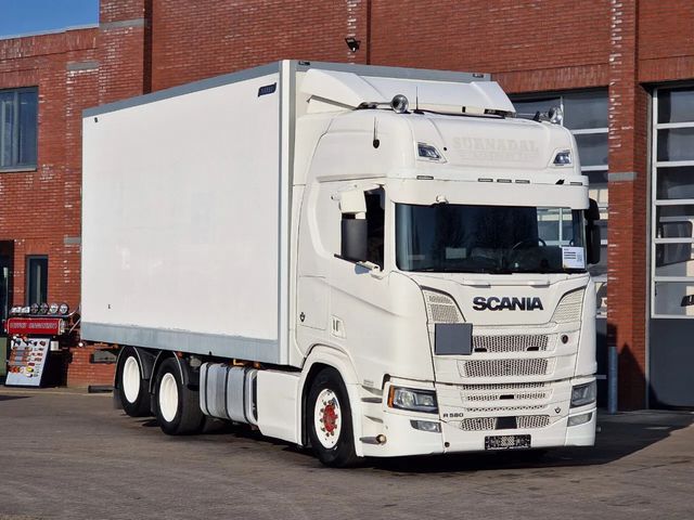 Scania R580 V8 Highline 6x2 - Box with sidedoors - Load