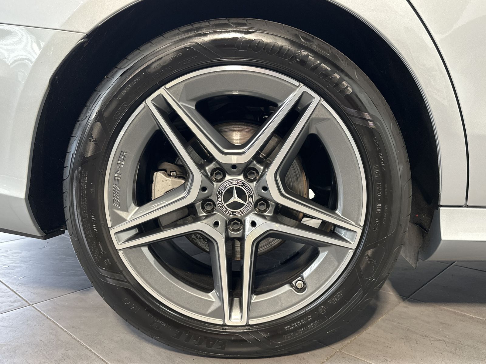 Fahrzeugabbildung Mercedes-Benz E 300d 4M T AMG-Line NAV+LED+360°+HUD+AHK+VC+ACC