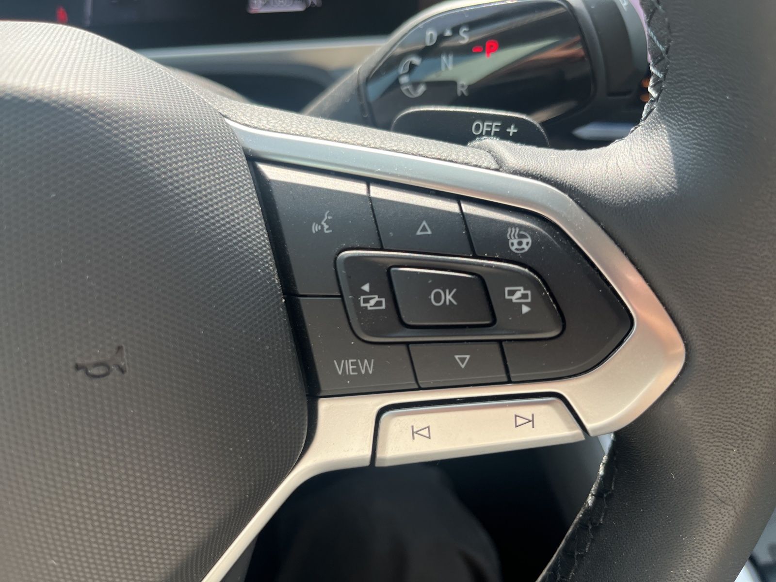 Fahrzeugabbildung Volkswagen Passat 2.0 TDI Elegance DSG LED ACC 18" AHK Lede