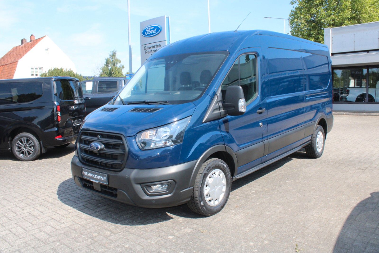 Fahrzeugabbildung Ford Transit 350 L3 H2 Kasten hoch lang KLIMA RFK AHK