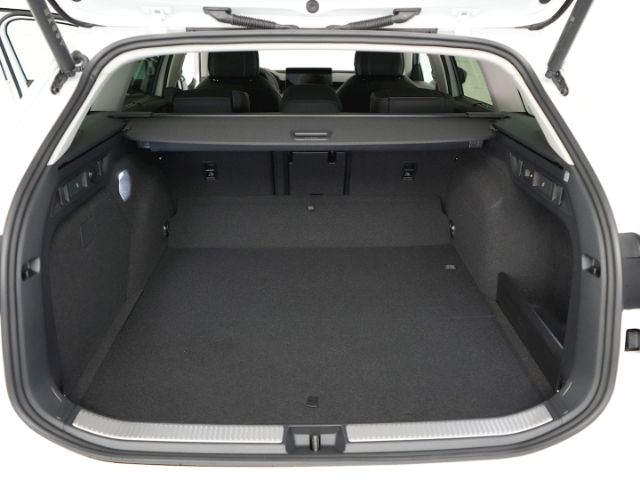 Superb COMBI SELECTION iV DSG+AHK+NAVI+SITZ-/LEN